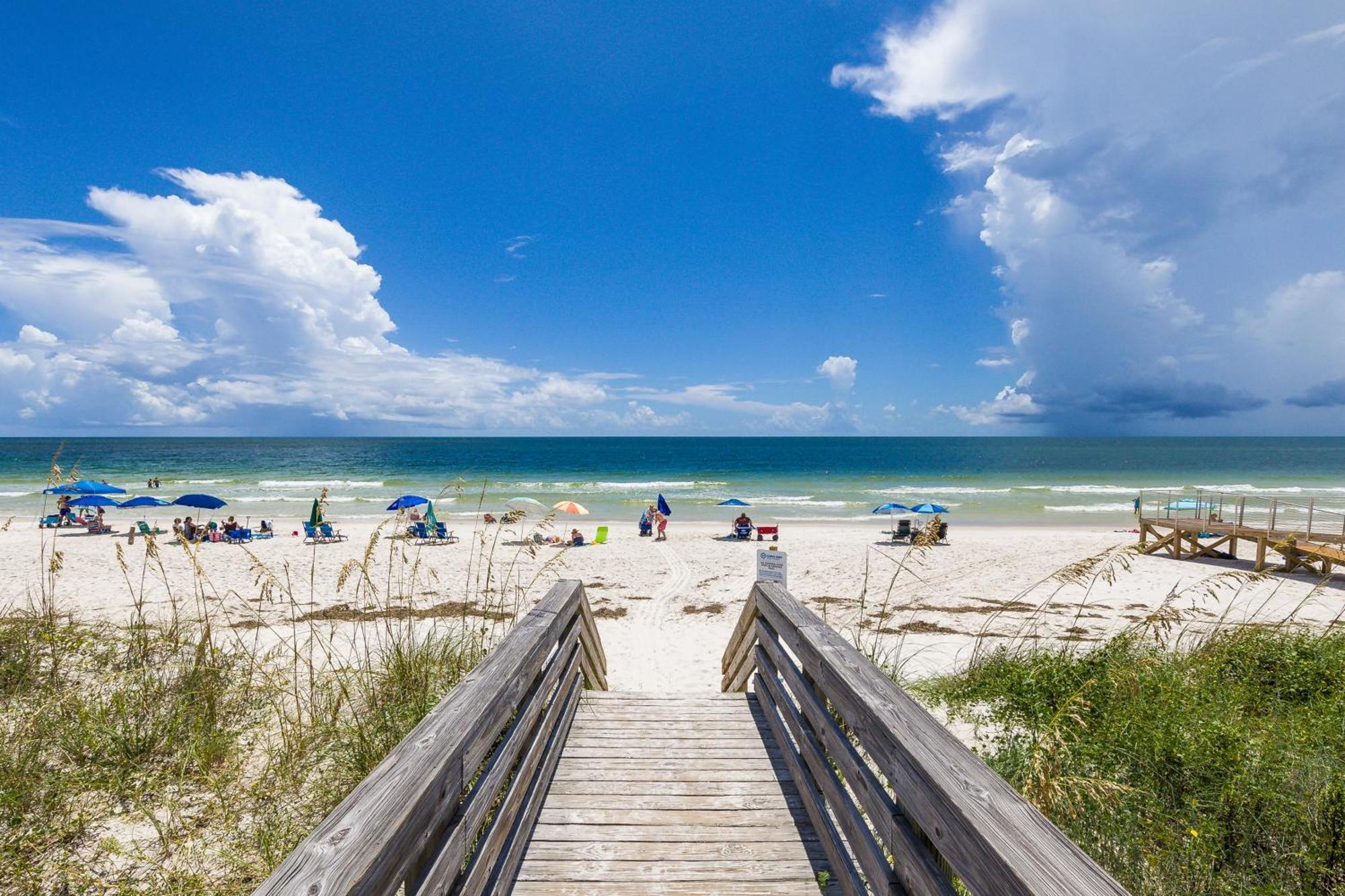 Surf & Racquet Club 401a