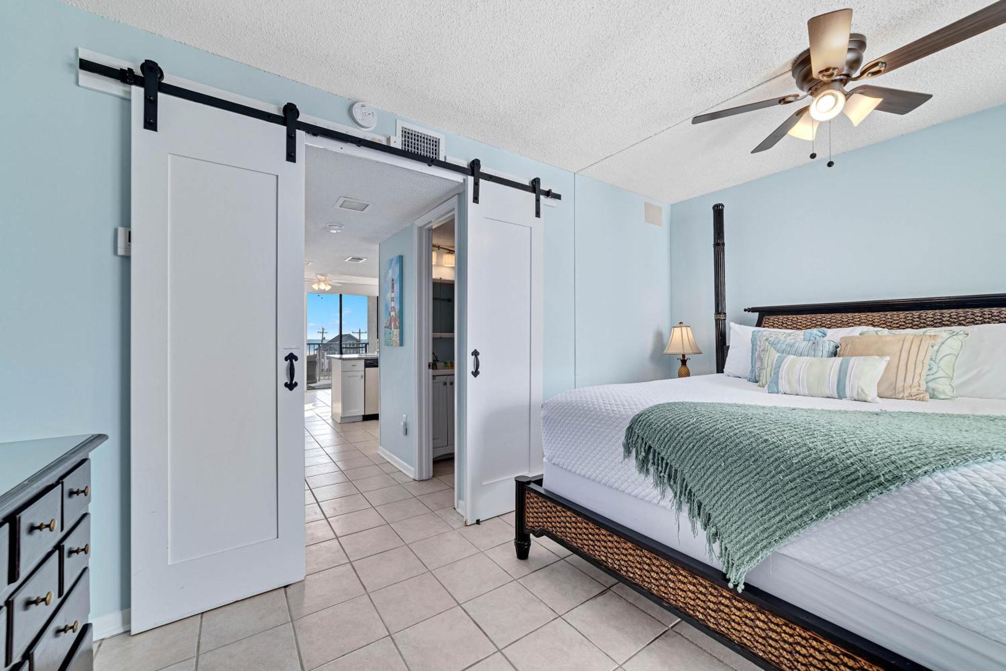 Surf & Racquet Club 401a