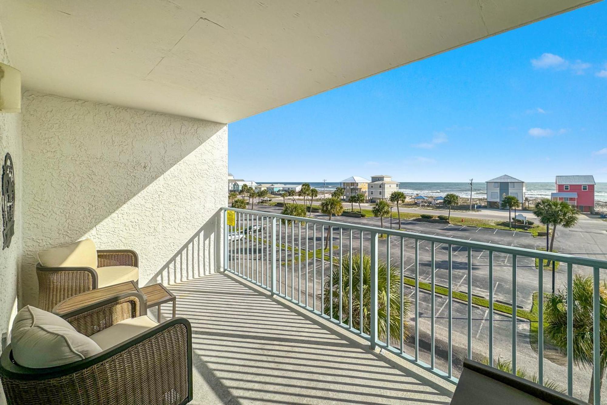 Surf & Racquet Club 401a *